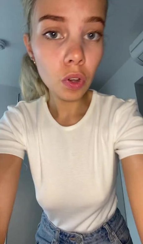 Kailaisnotfamous exclusive pornstar image