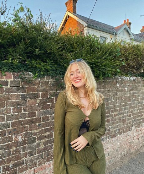 Lotten Sheppard porn model galleries