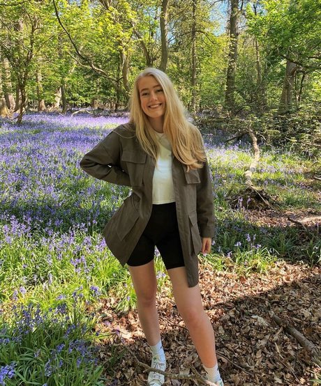 Lotten Sheppard model top image