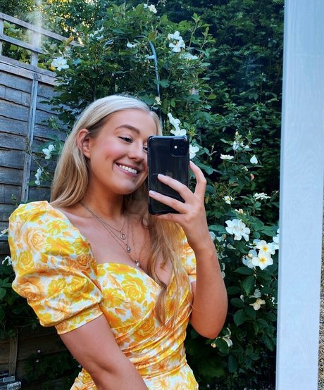 Lotten Sheppard model top photo