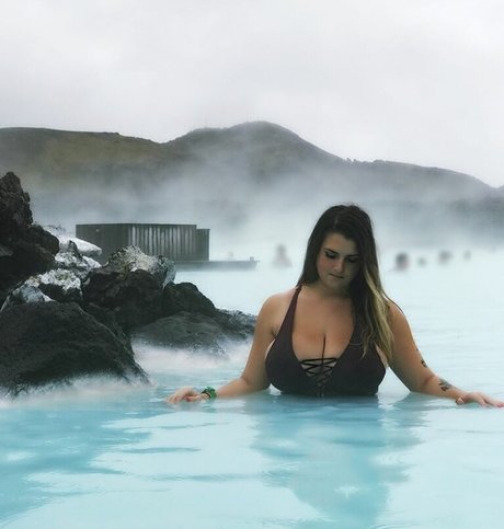 Chelsea Hammill high quality actress photos