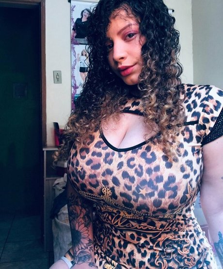 Ashley Alves model hot photo