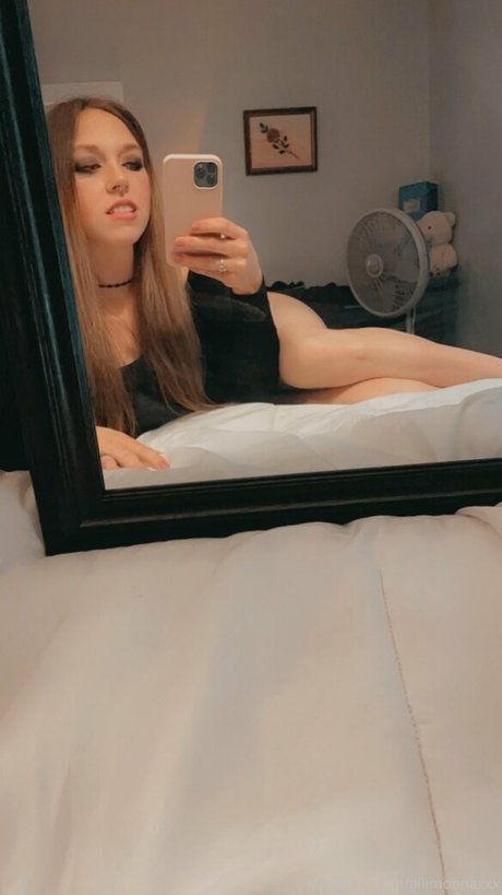 allimoonaxxx star hot pics