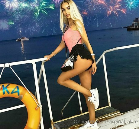 virginal alice star hot pics