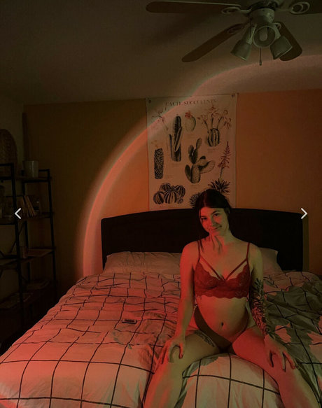 OakandPillow erotic pornstar pic