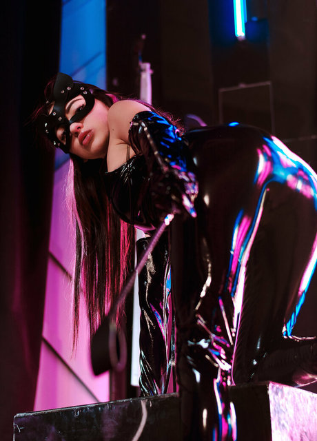 latexprincessvip pretty actress image