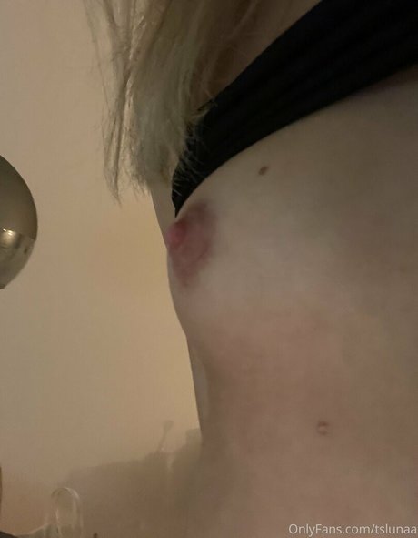 tslunaa model nude pictures
