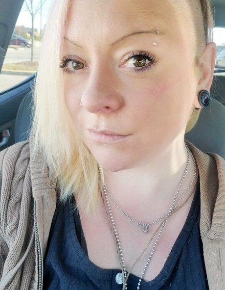 hazel luxe hot star img