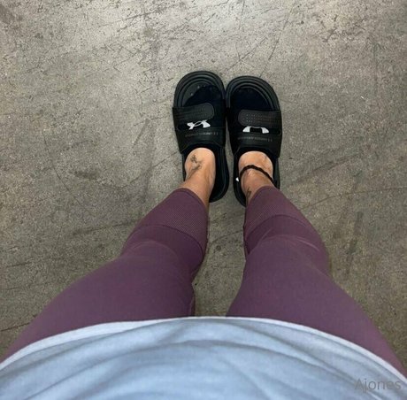 ajonesfeet art model pictures