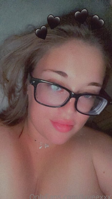 fayeexxx model exclusive pics