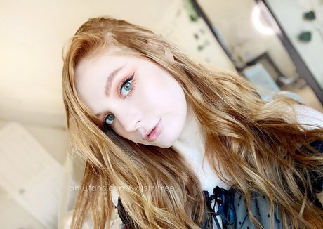 wystrifree erotic model photo