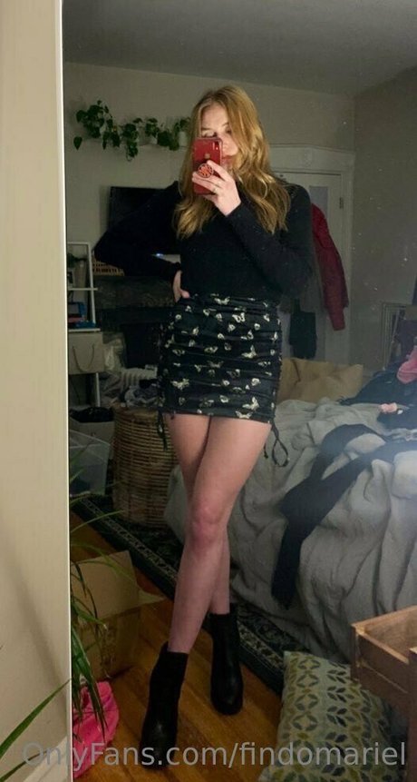 findomariel star nude picture