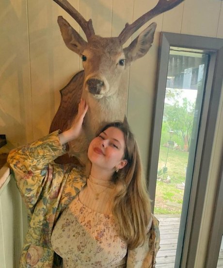 Ruby P erotic model pic