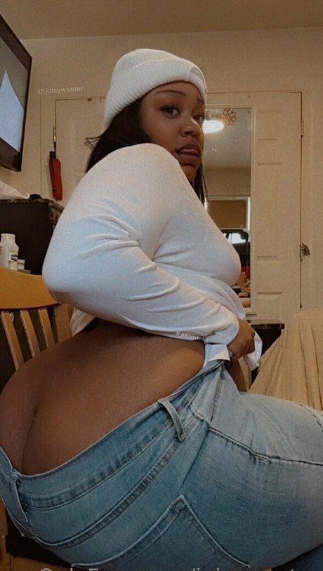 juicywxnter pretty model photos