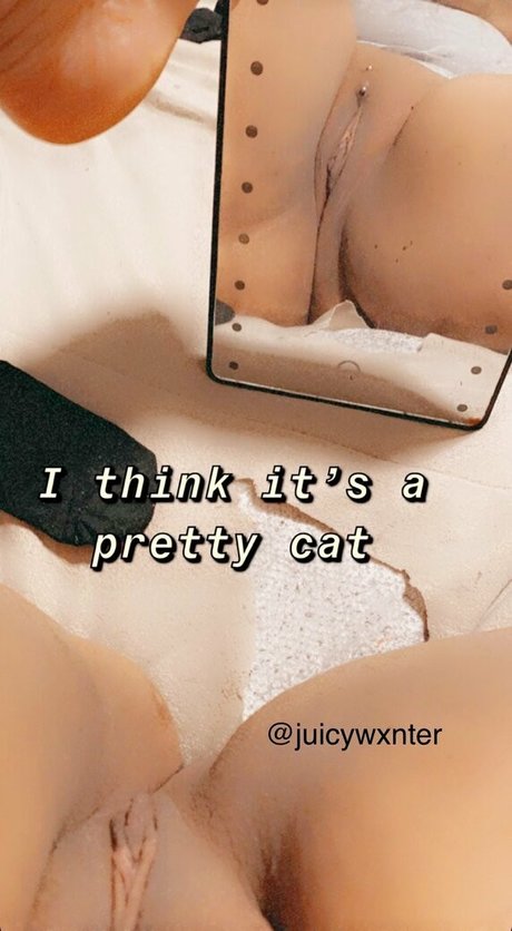 juicywxnter naked actress pic