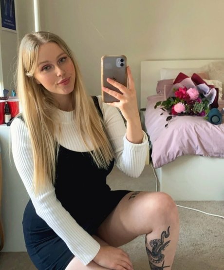 scorpio milk star nudes pictures