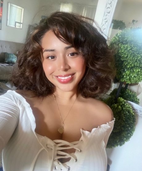 Sarai Fonseca free model picture