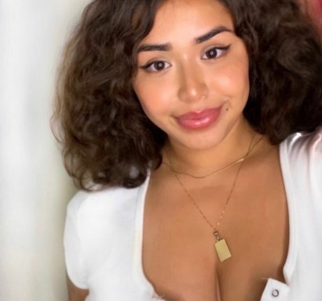 Sarai Fonseca star exclusive picture