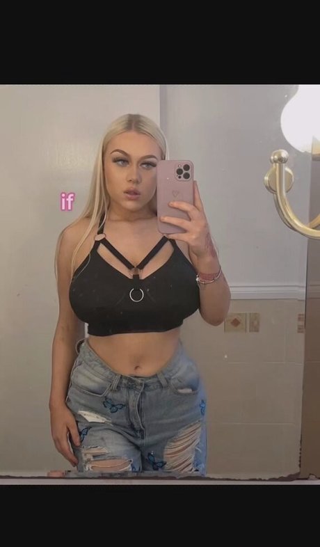 blonde curvy onlyfans hot nude image