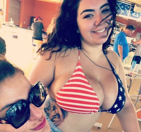 Nicky Nicole pornstar nude archive