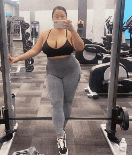 Rozzyrozzzz art model pics