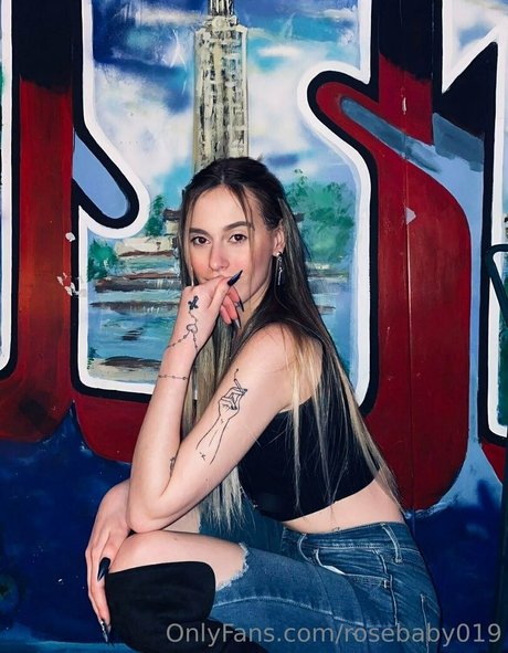 rosebaby019 model top image