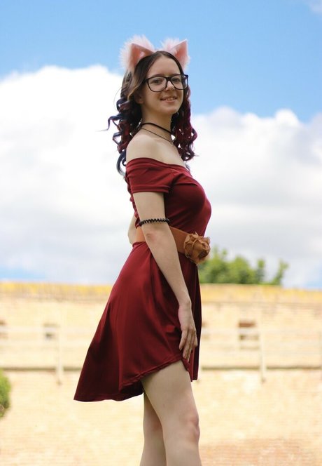 b kitty model best picture