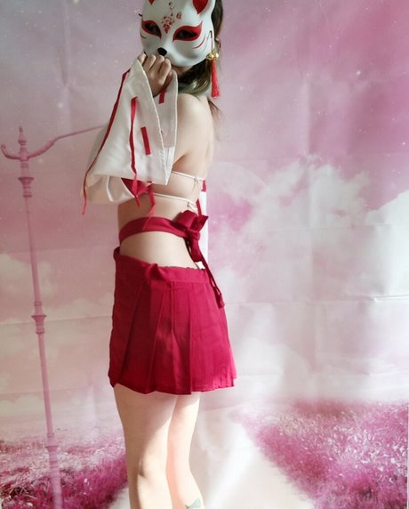 b kitty model hot images