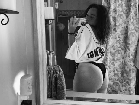 Hannah B pornstar nude pics