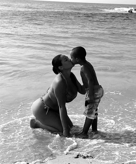 Nohely Guilarte model photo