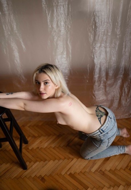 Simge Akkus model adult photos