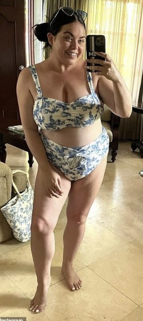 Scarlett Moffatt model hot pictures