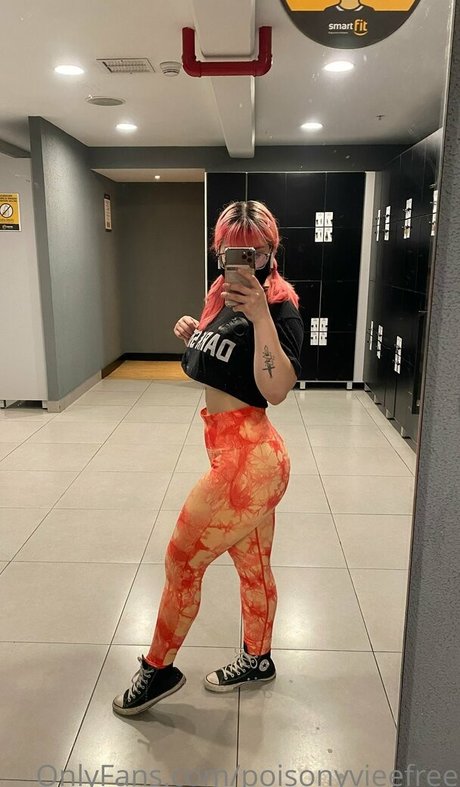 poisonyvieefree beautiful model photo