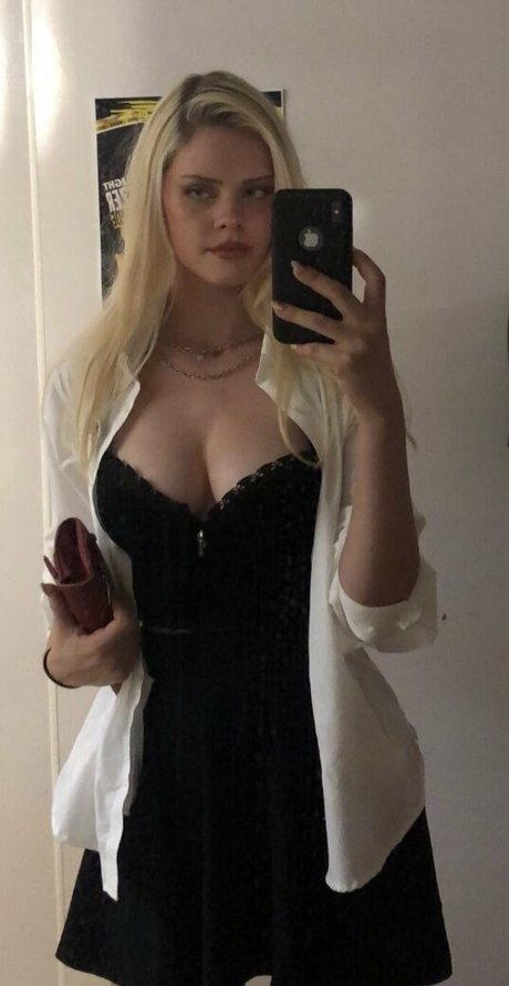 brittvnybitchh star beautiful pic