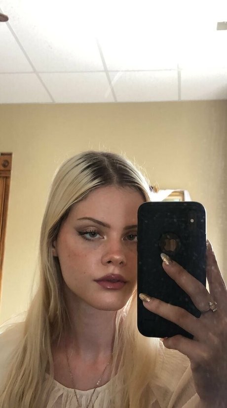 brittvnybitchh star hot pictures