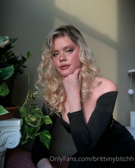 brittvnybitchh free model pictures