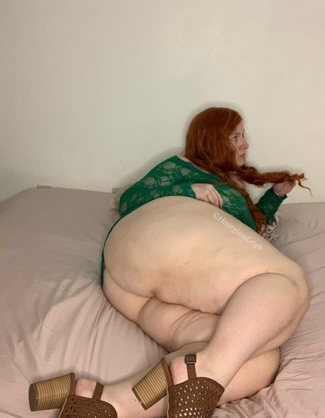 hourglassleigh top model pictures