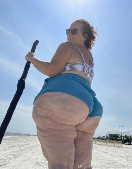 hourglassleigh art star pics