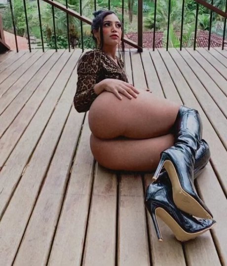 Najla Ferreira star art archive