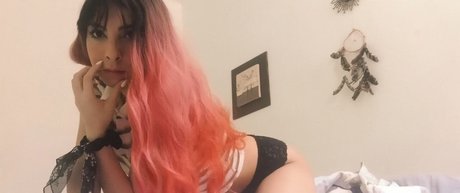 Ysseneg model nude pics