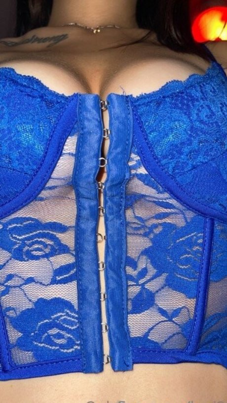 Kari3 naked actress picture