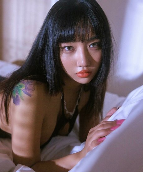 ChloeChoi420 pretty model photos