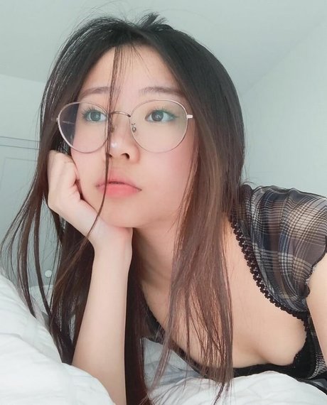 urshortie model exclusive photos