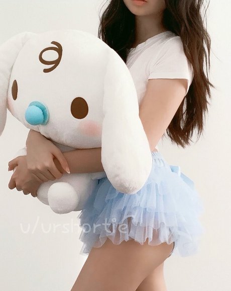 urshortie naked model images