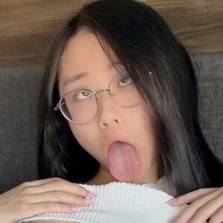 urshortie pretty pornstar photo