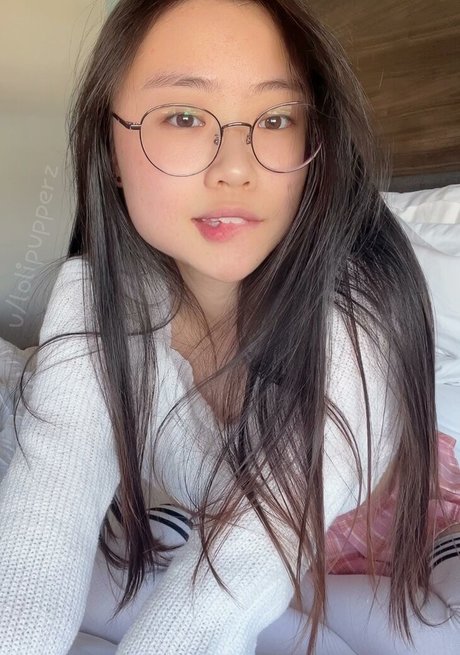 urshortie nude actress gallery