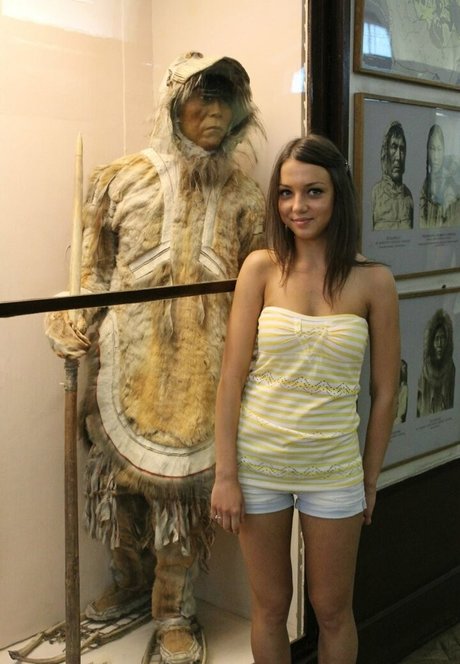 Foxy Di model nude picture