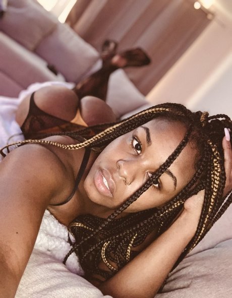 Liliwashere model adult images