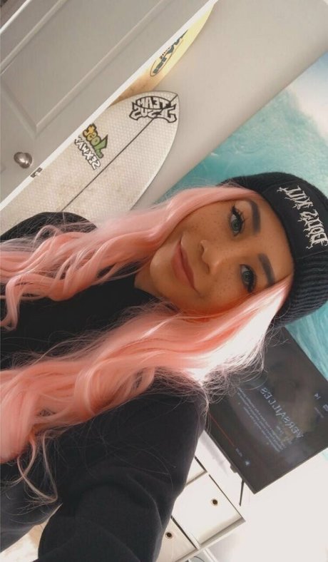 roxannesims pornstar erotic photo