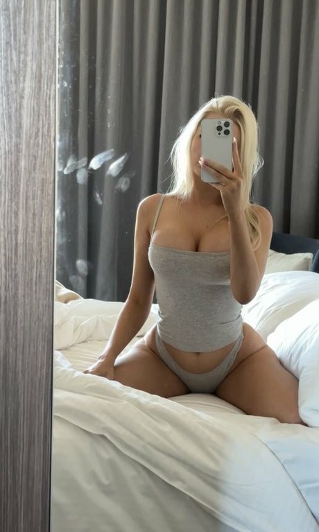 Sav xo nude model photo